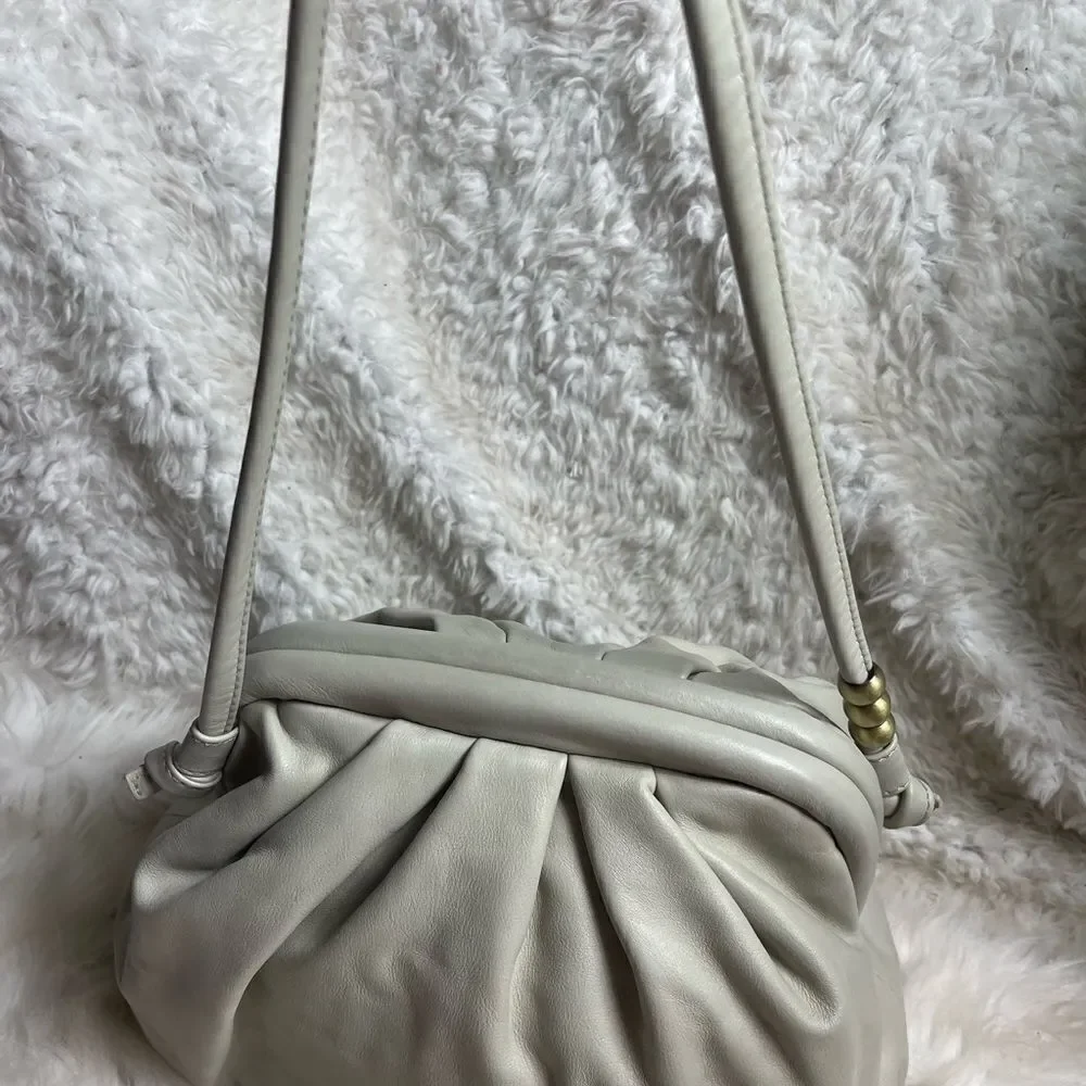Hobo Adalyn Soft leather light gray medium Frame Shoulder Bag